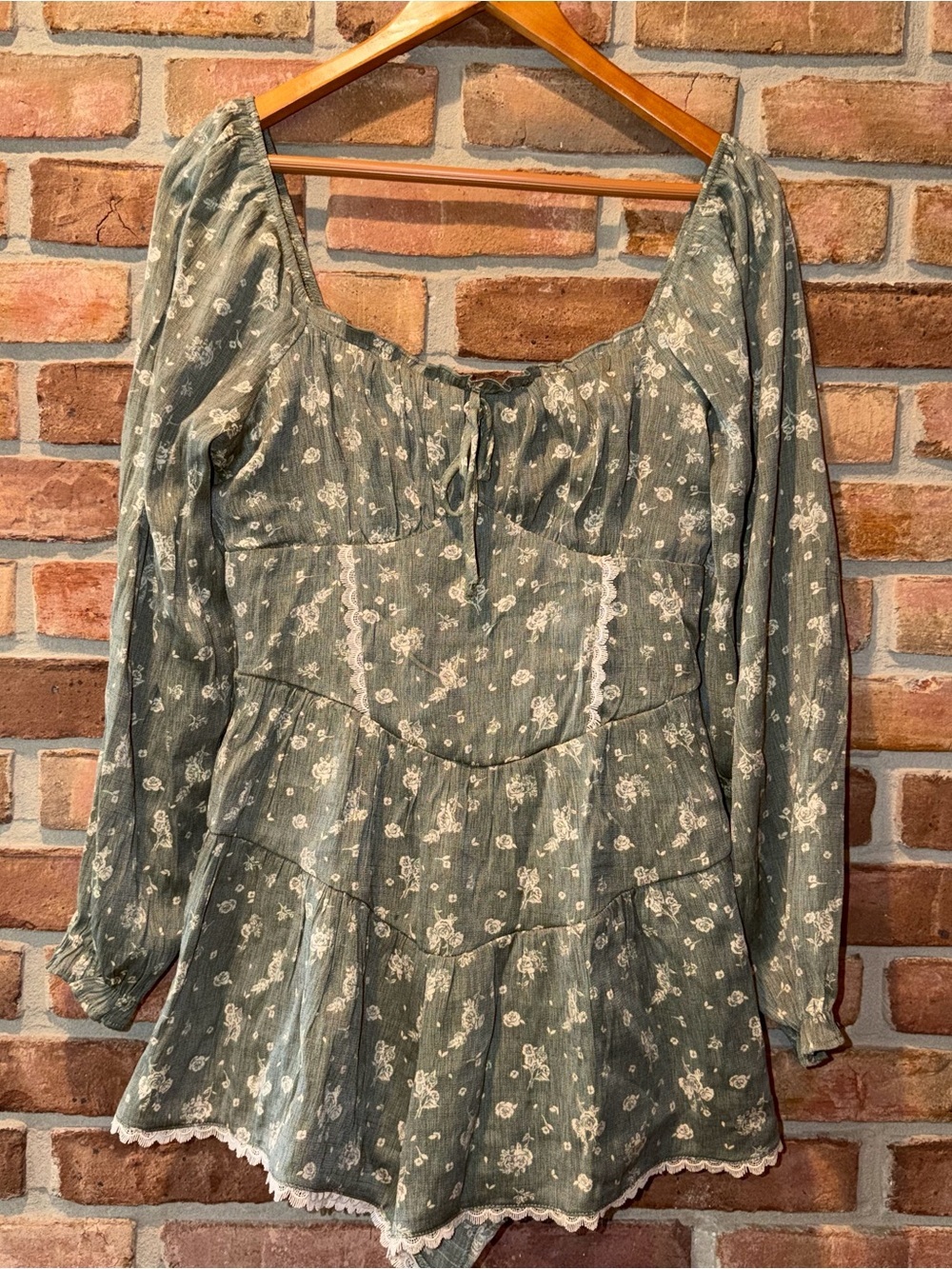 Francesca’s Layla Floral Corset Romper Size XL - Picture 4 of 6